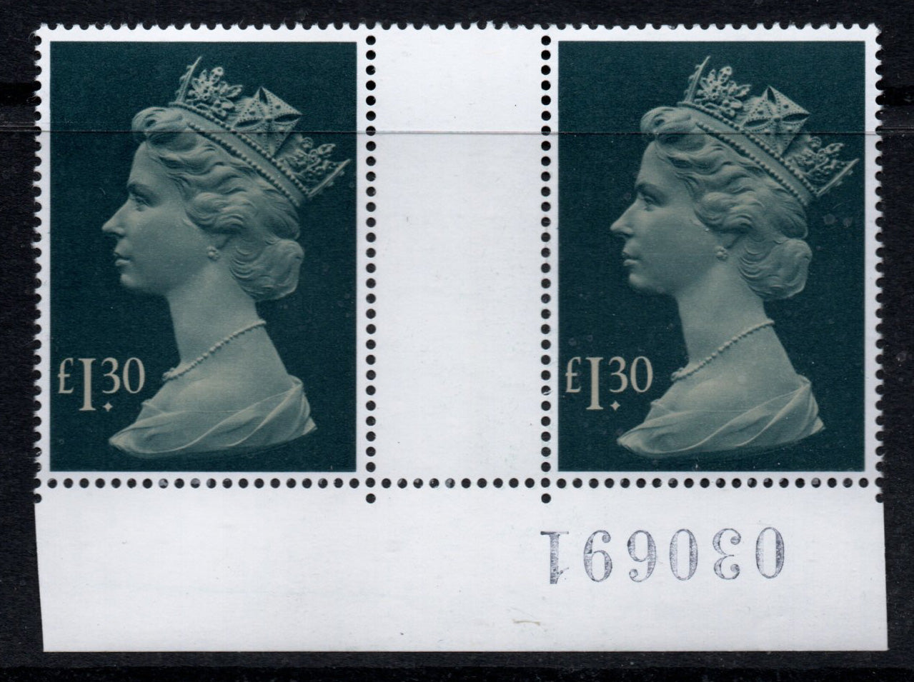 GB QEII 1983 £1.30 Large Machin in Gutter Pair SG1026b U/M (MP10)