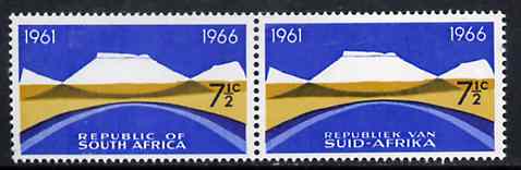 South Africa 1966 Mountain Landscape 7.5c se-tenant pair (from 5th Anniversary set) unmounted mint, SG 265
