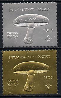 Batum 1994 Fungi set of 2 in silver & gold foils (showing Scout emblem)