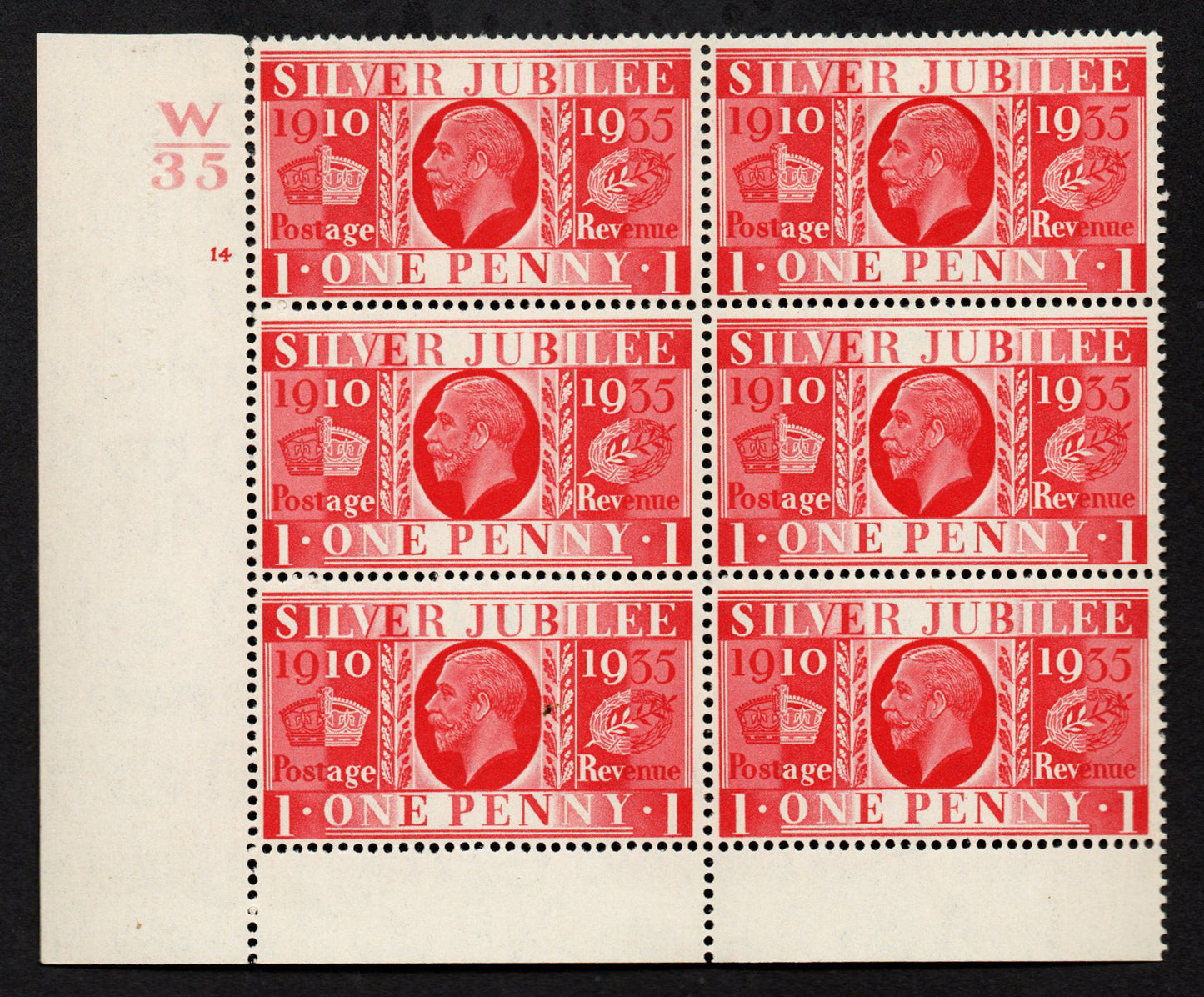 GB 1935 KEVIII SG453 ½d Cylinder 14 no dot, Control W/35 Block of 5, Perf 6,  M/M top two stamps