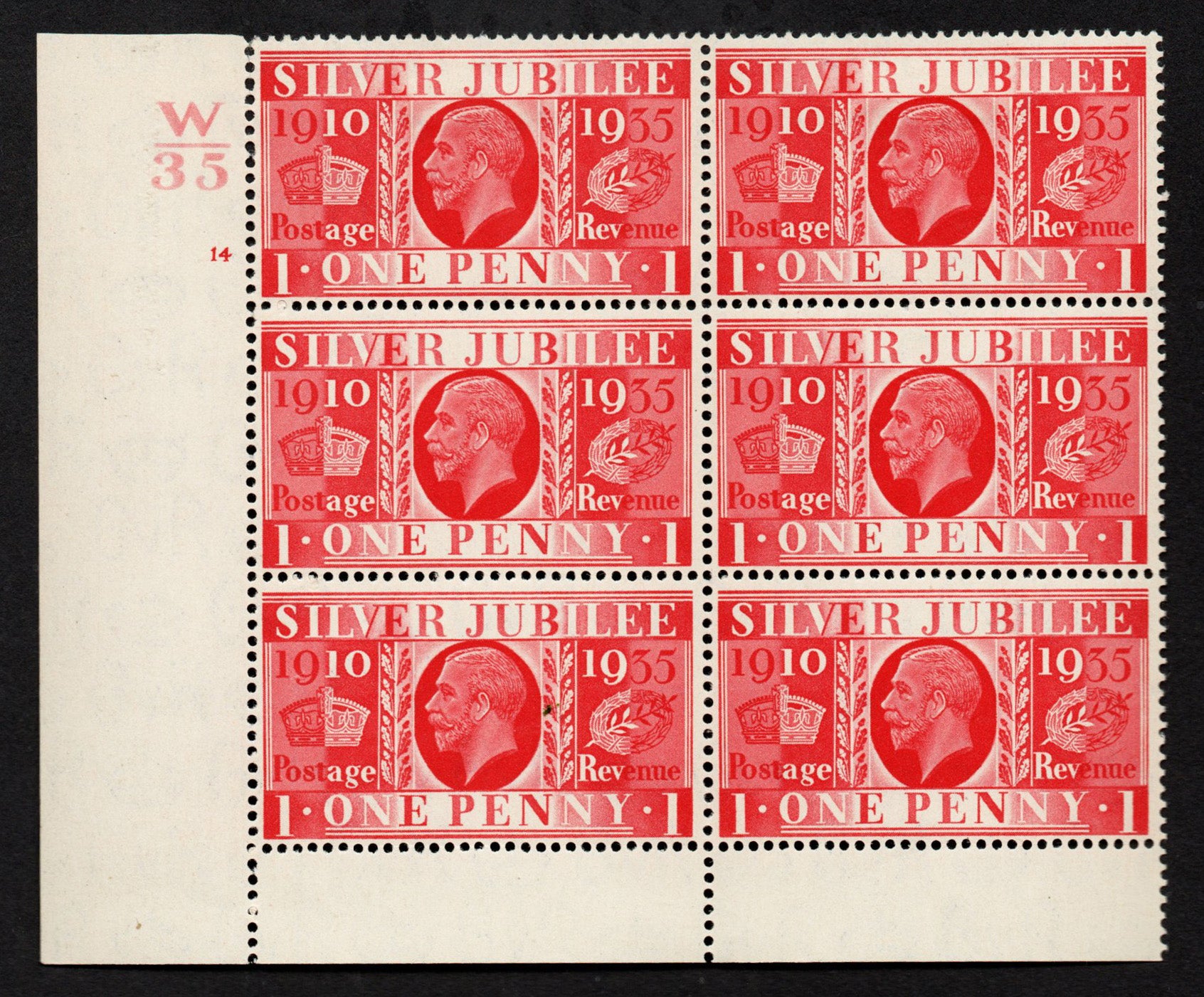 GB 1935 KEVIII SG453 ½d Cylinder 14 no dot, Control W/35 Block of 5, Perf 6,  M/M top two stamps
