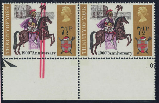 GB 1971 Anniversaries SG888 7½p Margin pair with substantial Blade Flaw 