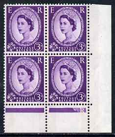 GB Great Britain 1960-67 Wilding Crowns phos 3d corner block of 4 showing Phantom R plus 1958-65 Crowns block showing retouch, both lightly mounted